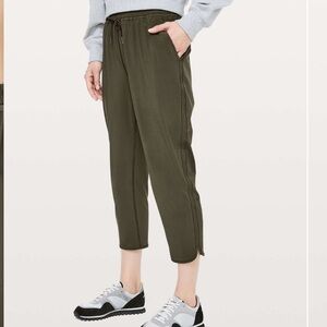 Lululemon keep it classic crop pants 24” - green - women’s size 4